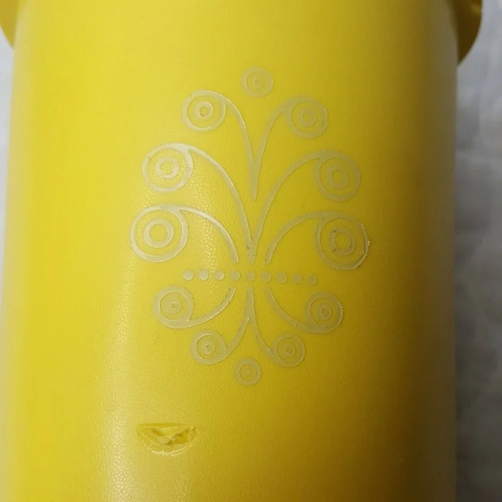 Tupperware Vintage Yellow Canister 811-14 w Starburst Lid Appx 6